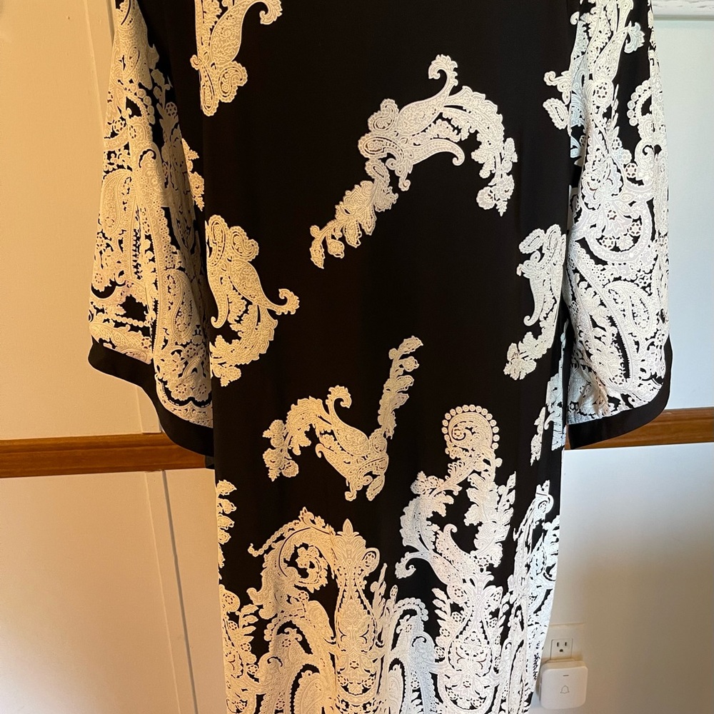 Women’s back and white dress - Picture 2 of 2